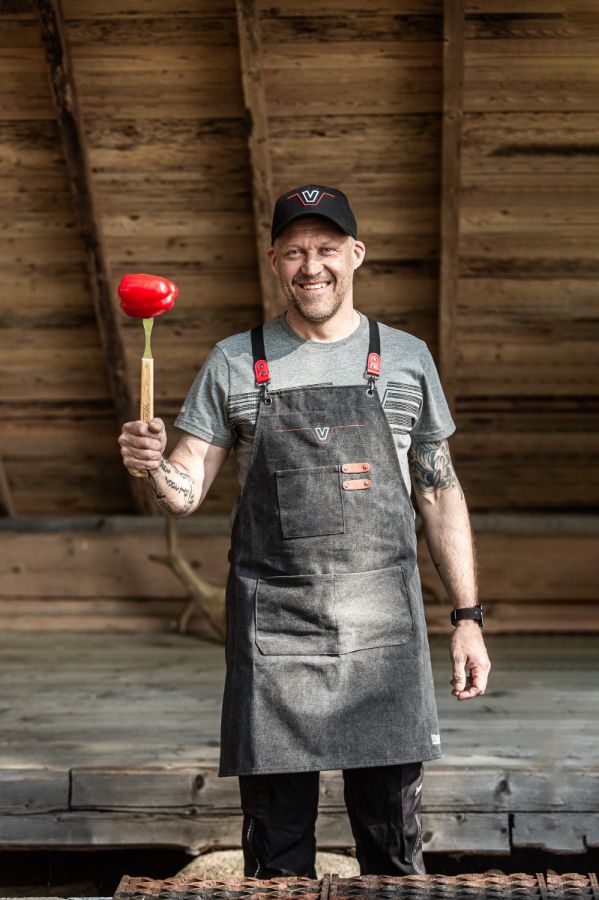 VALTRA: Valtra Black Cap with Logo – Official Valtra Headwear