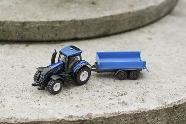 Valtra toy tractor with trailer, blue