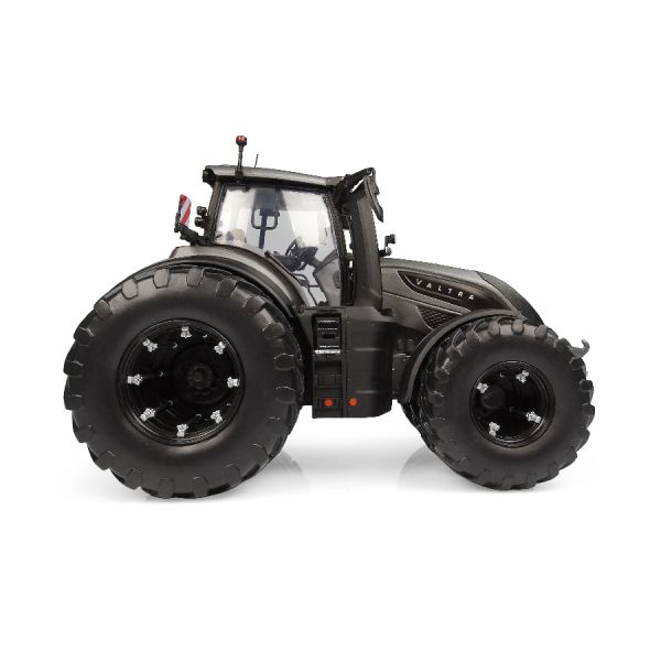 Valtra S416 – 1:32 Scale Model in Titan Grey (Limited Edition) 2 - Zoom 2