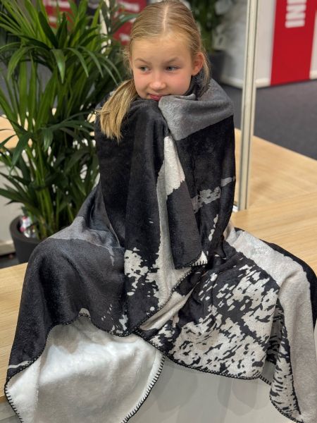 Valtra Fleece Blanket - Zoom 3