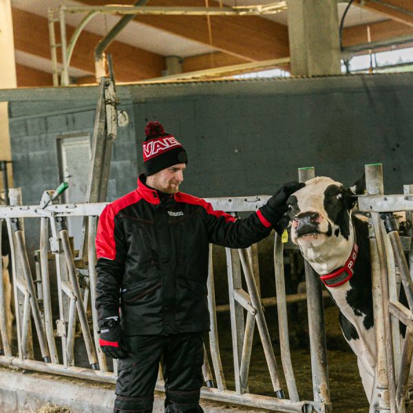 Valtra Black & Red Beanie 4 - Zoom 4